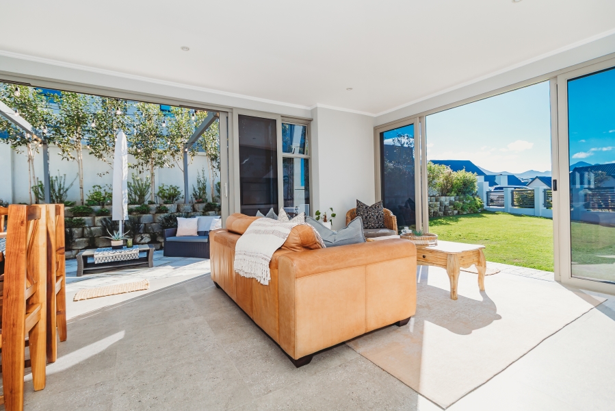 4 Bedroom Property for Sale in Kingswood Golf Estate Western Cape